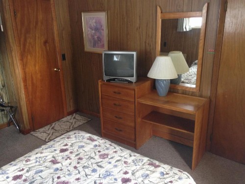 Amber Lantern Motel - image 3