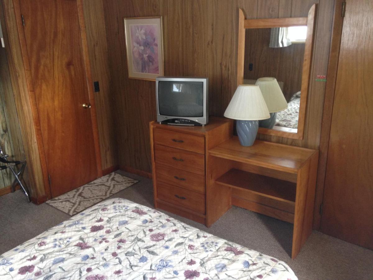 Amber Lantern Motel - image 3
