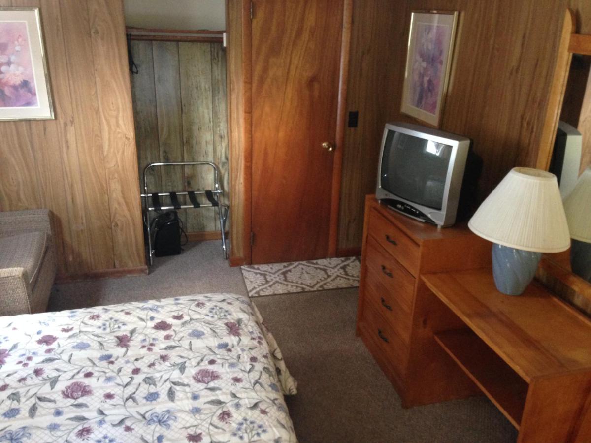 Amber Lantern Motel - image 6
