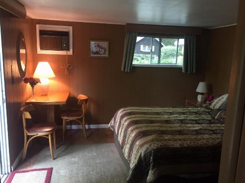 Amber Lantern Motel - image 7