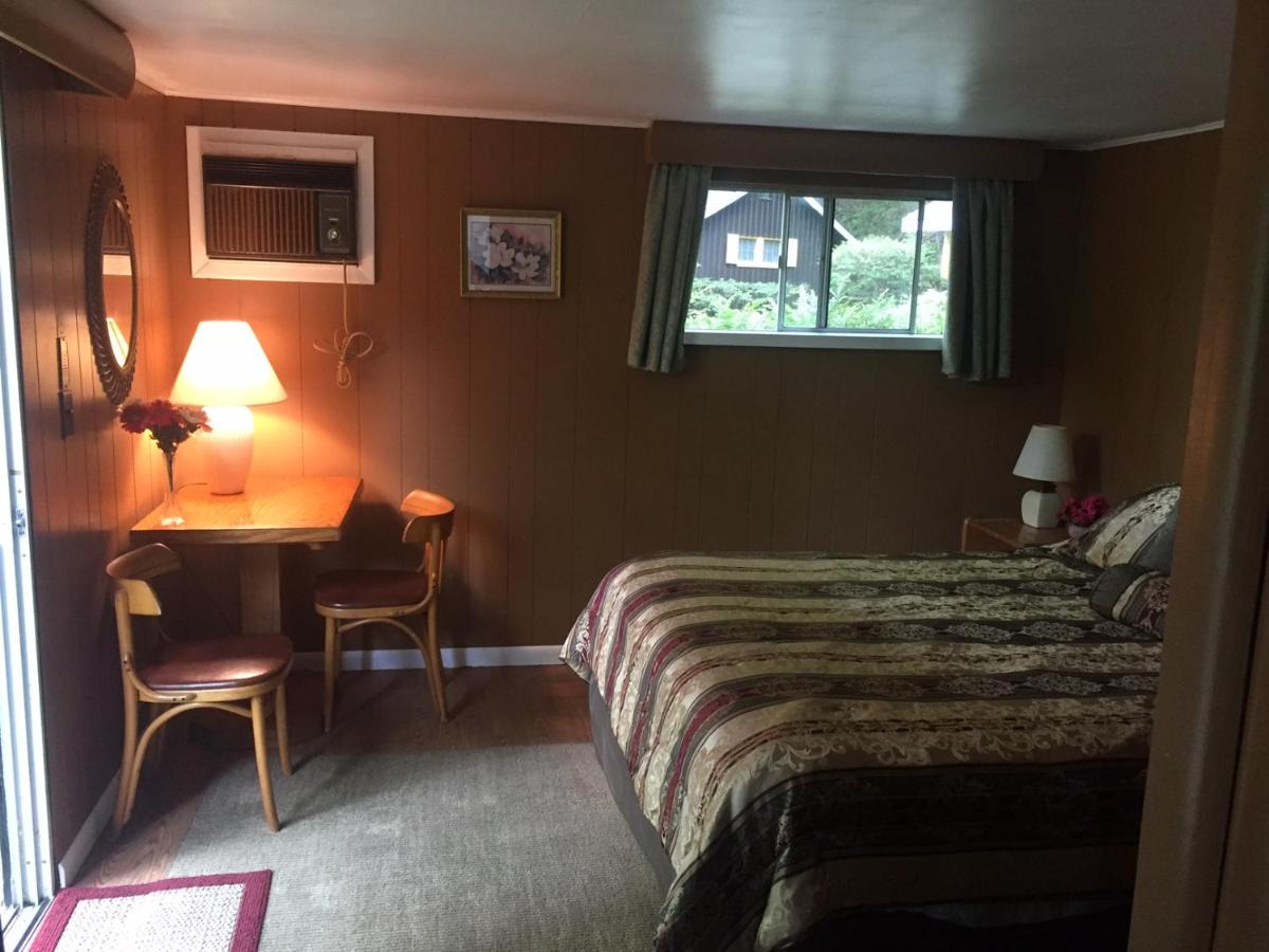 Amber Lantern Motel - image 7