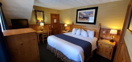 The Lake Motel - image 32