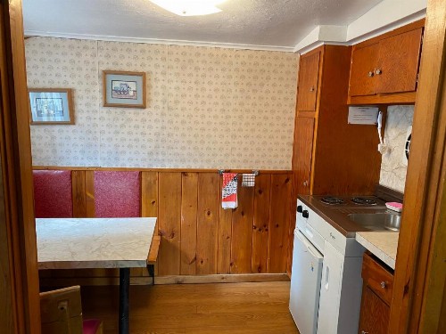 Amber Lantern Duplex Cottage - image 3