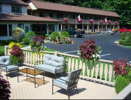 Tall Pines Motel - image 5
