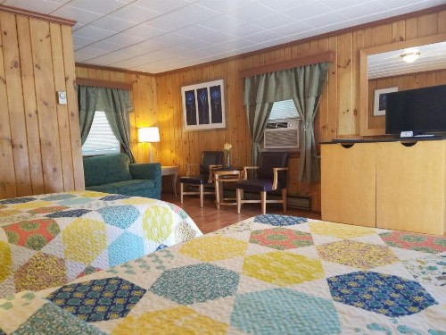 Seven Dwarfs Cabins - Brown Cabins New York
