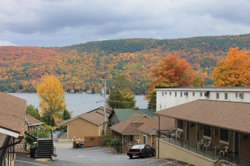 The Sundowner on Lake George - image 16