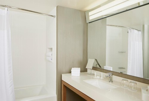 Courtyard by Marriott Lake George - image 28