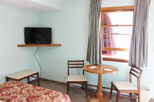 Barberry Court Motel - image 10