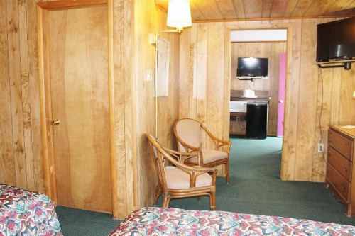 Barberry Court Motel - image 14