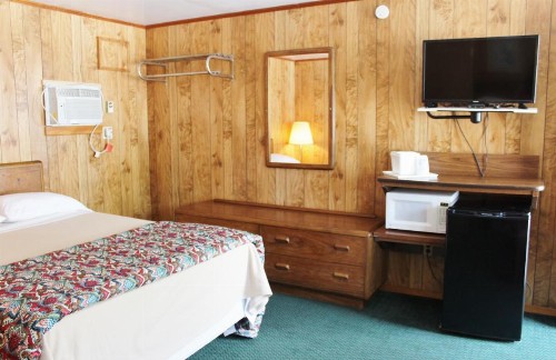 Barberry Court Motel - image 18