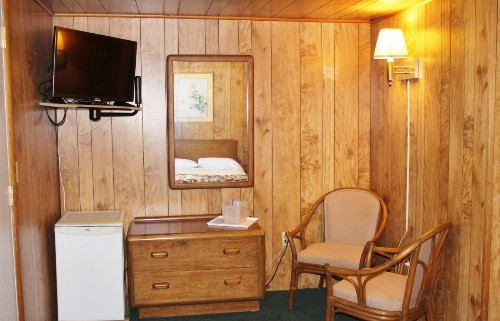 Barberry Court Motel - image 24
