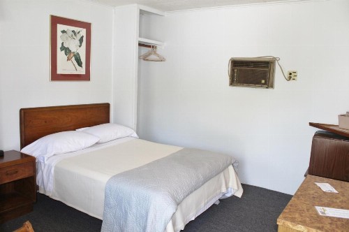 Barberry Court Motel - image 27