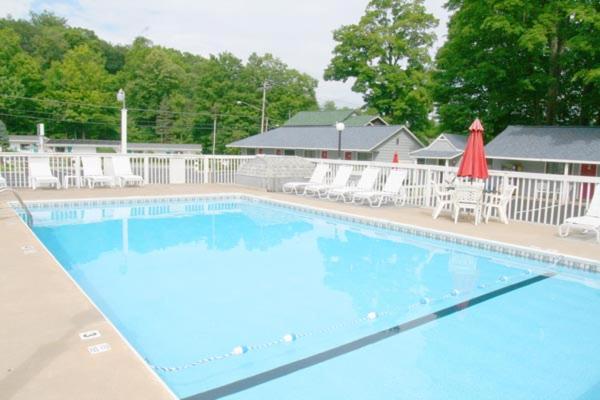 Barberry Court Motel - image 6