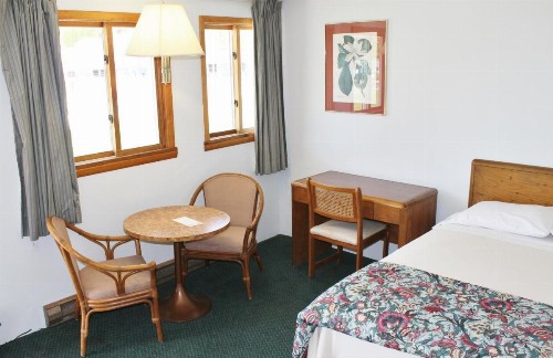 Barberry Court Motel - image 7