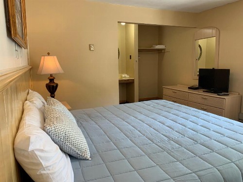 Green Acres Motel - image 19