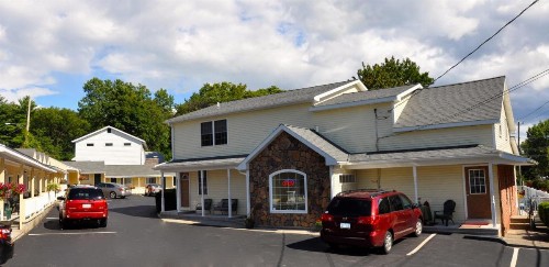 Green Acres Motel - image 37