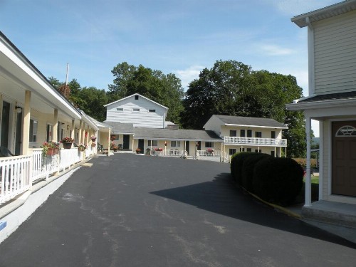Green Acres Motel - image 38