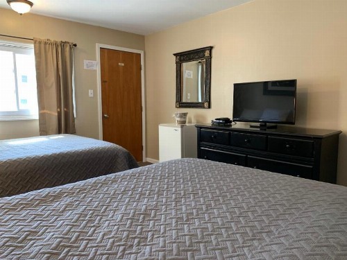 Green Acres Motel - image 46