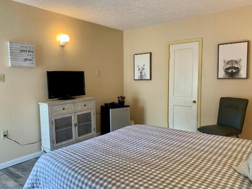 Green Acres Motel - image 47