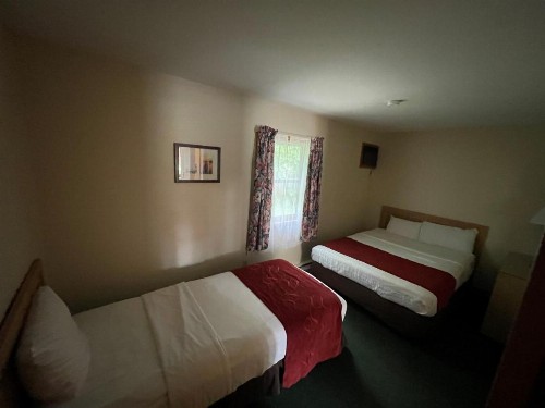Mohican Resort Motel Conveniently located to all Adirondack attractions - image 23