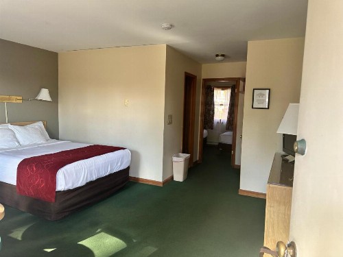 Mohican Resort Motel Conveniently located to all Adirondack attractions - image 29