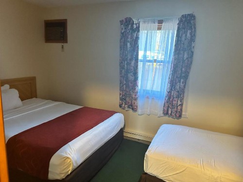 Mohican Resort Motel Conveniently located to all Adirondack attractions - image 32