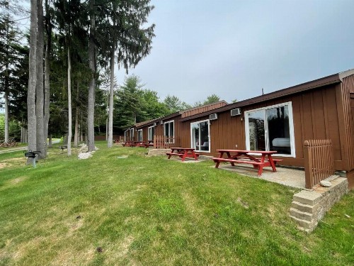 Mohican Resort Motel Conveniently located to all Adirondack attractions - image 33