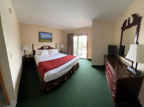Mohican Resort Motel Conveniently located to all Adirondack attractions - image 44