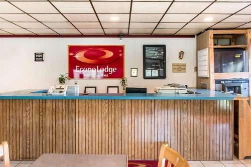 Econo Lodge Inn & Suites Pocono near Lake Harmony - image 34