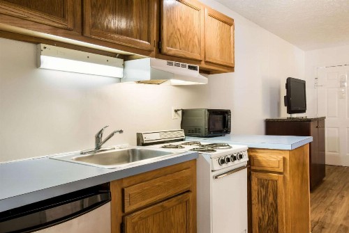 Econo Lodge Inn & Suites Pocono near Lake Harmony - image 35