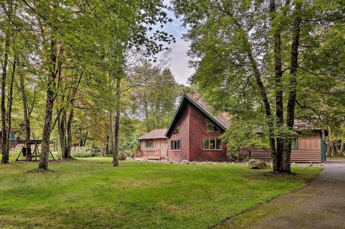Pocono Mountains Home with Pvt Hot Tub and Grill! - image 8