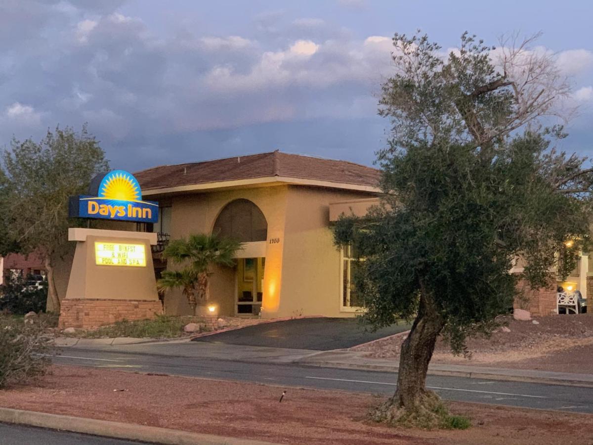 Days Inn by Wyndham Lake Havasu - image 2