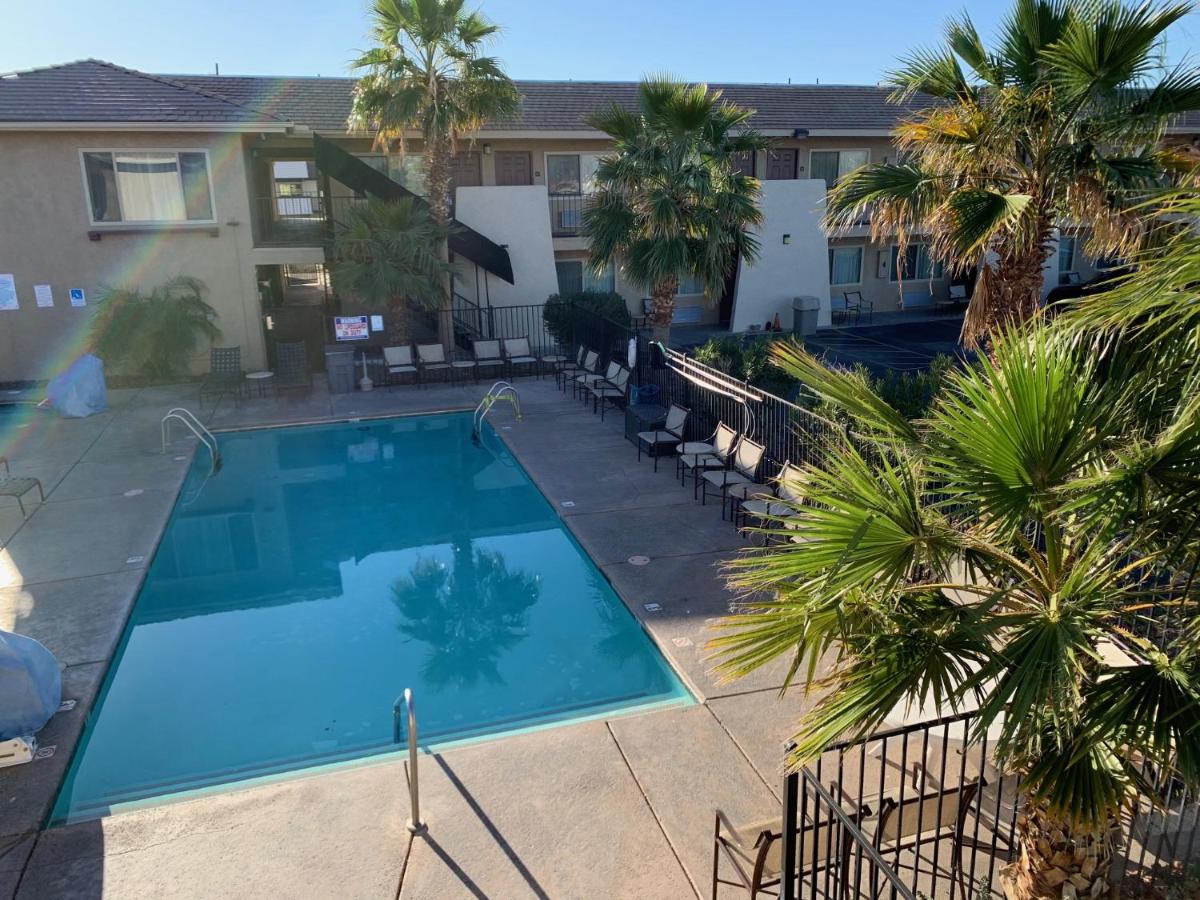 Days Inn by Wyndham Lake Havasu - image 7