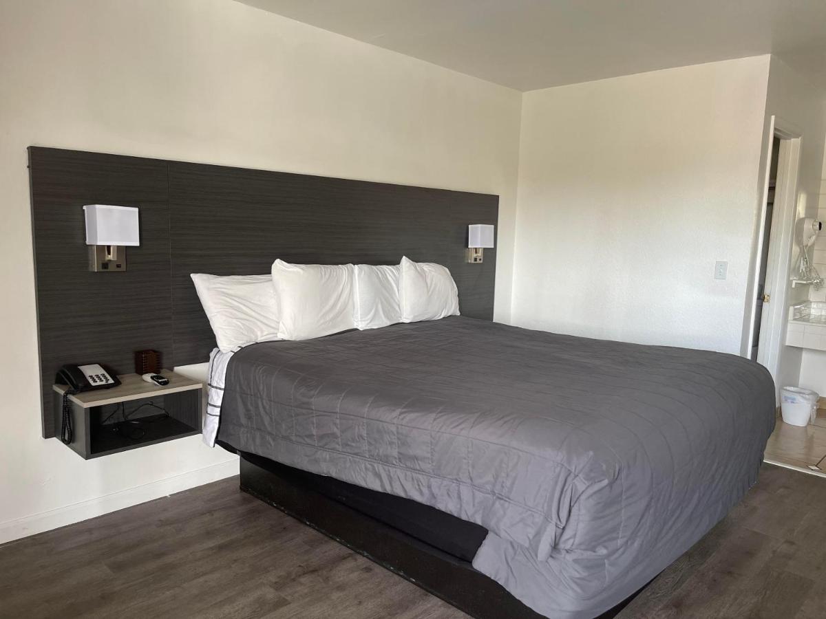 Windsor Inn Lake Havasu City - image 2