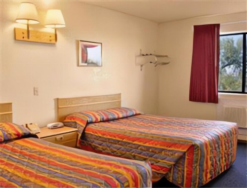 Super 8 by Wyndham Lake Havasu City - image 29