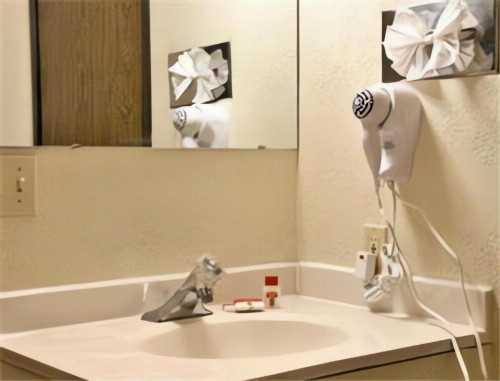 Super 8 by Wyndham Lake Havasu City - image 30