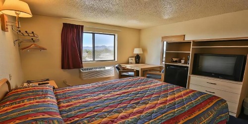 Super 8 by Wyndham Lake Havasu City - image 35