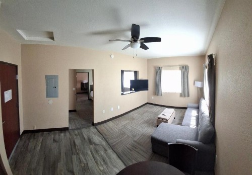 Island Suites - image 1