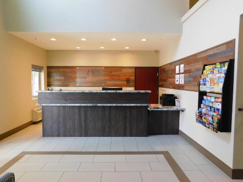 Island Suites - image 10