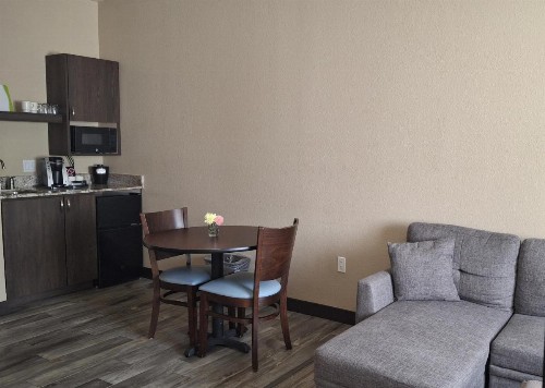 Island Suites - image 11