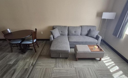 Island Suites - image 13