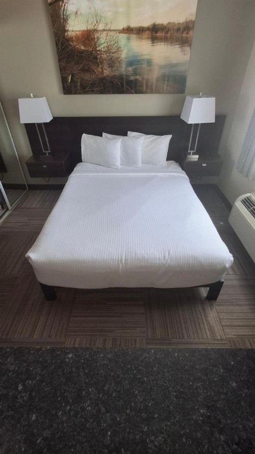 Island Suites - image 16