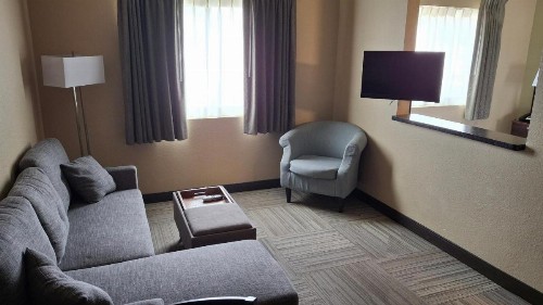 Island Suites - image 21