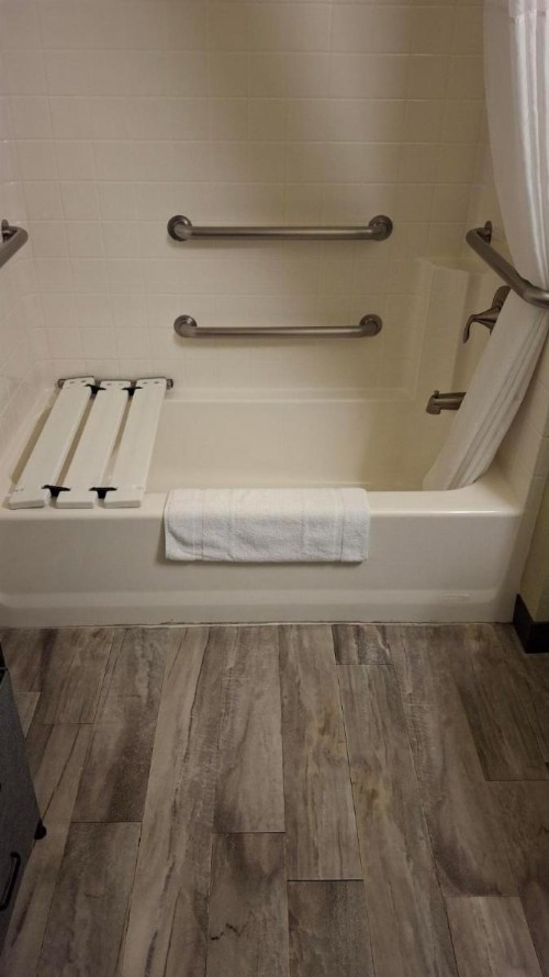 Island Suites - image 22
