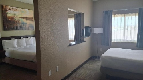 Island Suites - image 23