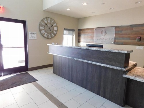 Island Suites - image 3