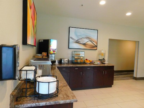 Island Suites - image 5