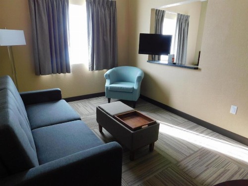 Island Suites - image 6
