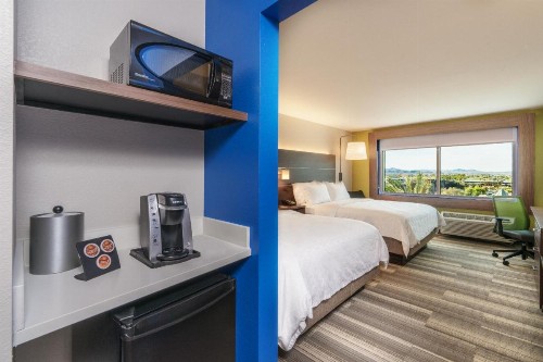 Holiday Inn Express & Suites Lake Havasu - London Bridge an IHG Hotel - image 2