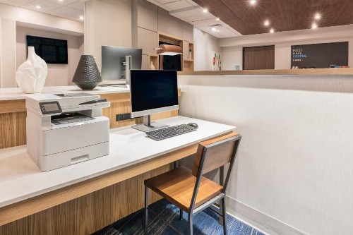 Holiday Inn Express & Suites Lake Havasu - London Bridge an IHG Hotel - image 27